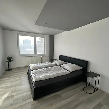 Modern 5 Min Walk To Center 55 Smart Tv Netflix Youtube 2 Balconies Parking