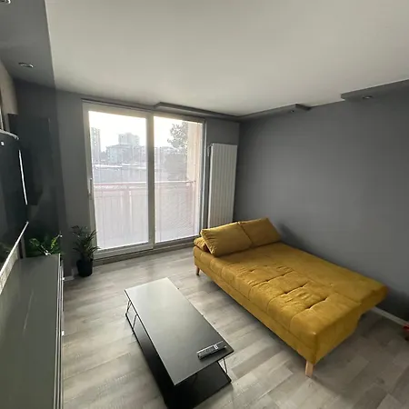 Modern 5 Min Walk To Center 55 Smart Tv Netflix Youtube 2 Balconies Parking Lejlighed *