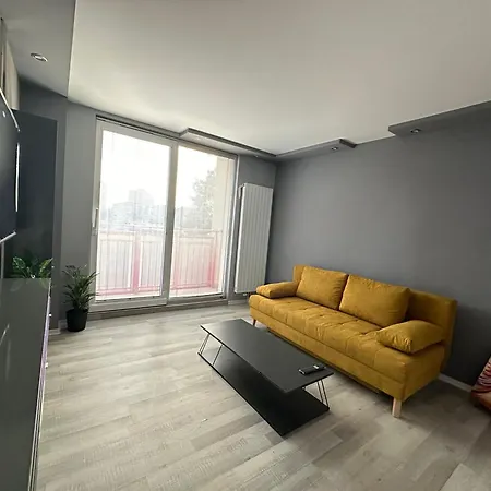 Modern 5 Min Walk To Center 55 Smart Tv Netflix Youtube 2 Balconies Parking *