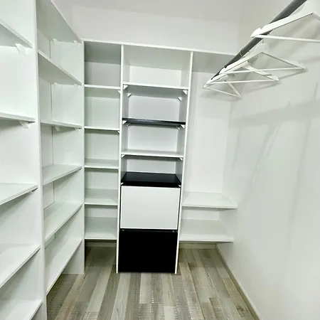 Lejlighed Modern 5 Min Walk To Center 55 Smart Tv Netflix Youtube 2 Balconies Parking