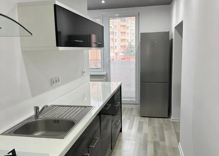 公寓 Modern 5 Min Walk To Center 55 Smart Tv Netflix Youtube 2 Balconies Parking *