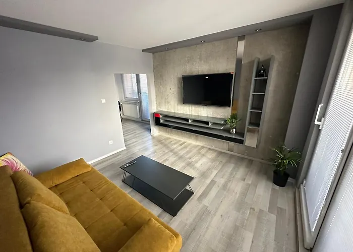 Modern 5 Min Walk To Center 55 Smart Tv Netflix Youtube 2 Balconies Parking Topoľčany