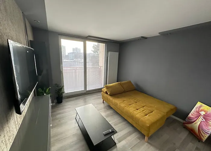 Modern 5 Min Walk To Center 55 Smart Tv Netflix Youtube 2 Balconies Parking Apartamento *