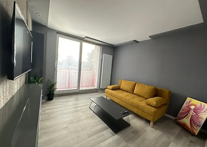 Modern 5 Min Walk To Center 55 Smart Tv Netflix Youtube 2 Balconies Parking *